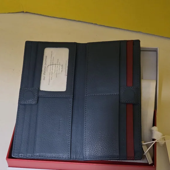 Hammitt 110 Wallet - Picture 6 of 9